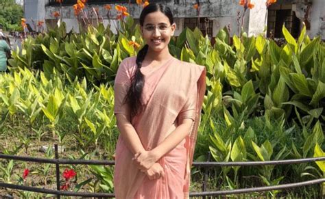 सोशल मीडिया सेंसेशन से सरकारी अफसर तक, हर्षिता दवे ने रचा इतिहास,रील्स ...