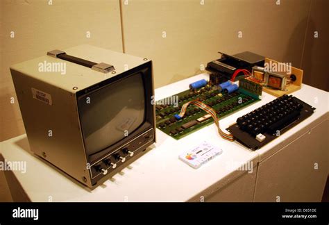 First Computer Apple Internet 的图像结果