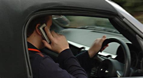 英国欲重手打击开车接打电话：上车直接屏蔽手机信号_科技_腾讯网