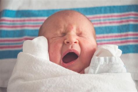 宝宝这样的睡姿，可能会导致婴儿猝死