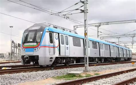 Govt sanctions 38 railway projects in Maharashtra