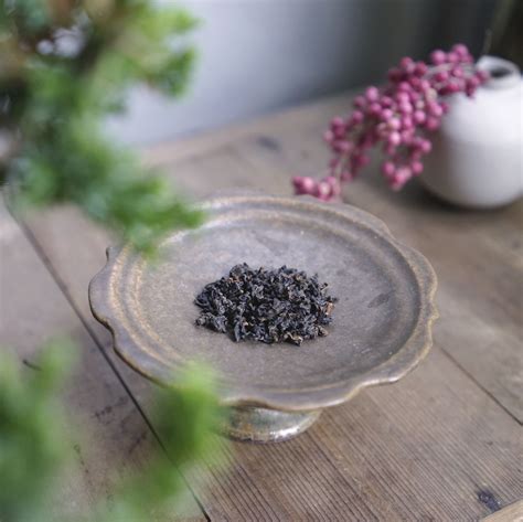 Oolong Black Tea | Sweetness & Lingering Aftertaste - Wolf Tea