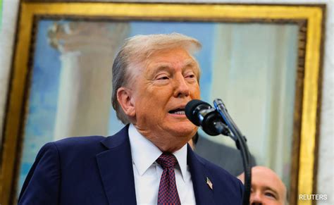 US Economy On Brink Of Recession, Warns Moody's Chief Economist