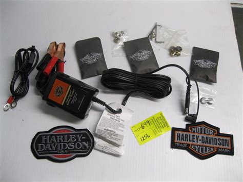 HARLEY DAVIDSON SUPER SMART BATTERY TENDER W/BADGES & BUTTONS