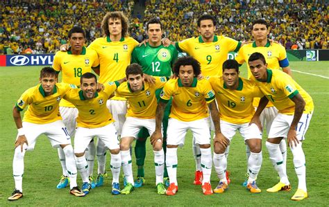 為了幫助空難喪失球員的不齊全巴西球隊，這些「傳奇足球員」自願加入巴西球隊！ | 13n - 最熱門有趣新聞