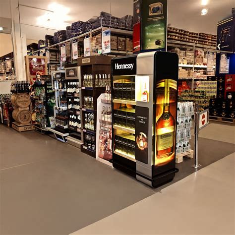 Hennesey retail floor stand display – Luminova.ge