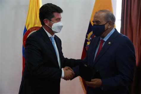 Ecuador y Colombia buscan fortalecer la cooperación en defensa y ...