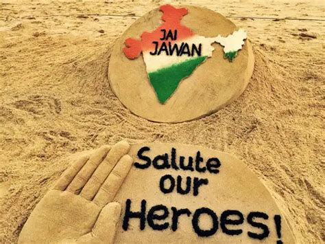 India pays homage to Kargil martyrs on Vijay Diwas - India salutes its ...