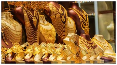 Gold Dips ₹1,800 to Rs 95,050/10 gm Amid Decline In Metal Rates