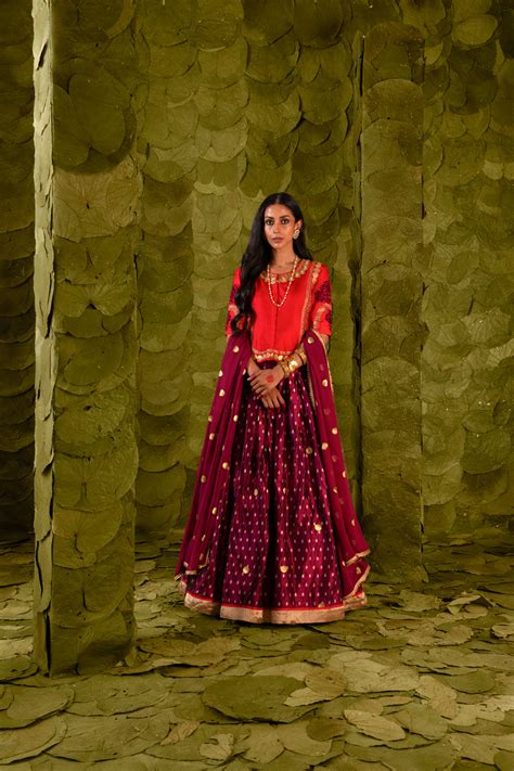 Taṅgi (ತಂಗಿ) Lehenga in Crimson Red and Plum Maroon – Latha Puttanna ...