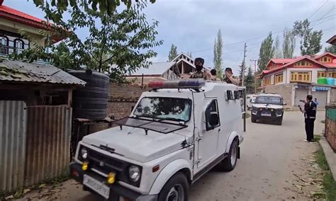 कश्मीर में 3 आतंकी ढेर: इतनी गोलियां दागीं कि... यह तस्वीर बता रही ...