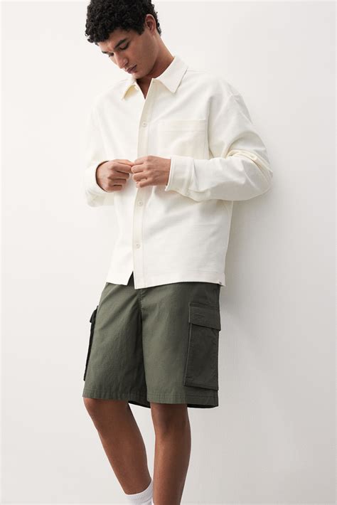 Regular Fit Cargo shorts - Khaki green - Men | H&M IN