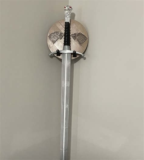 STL file Jon Snow Sword Wall Mount with optional corner mount bracket 🌨️ (3MF)・3D print design ...