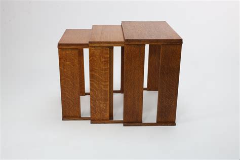 A nest of three Art Deco wild grain oak side tables of planked construction. For Sale at 1stDibs