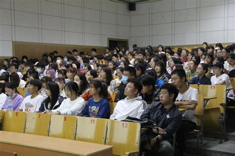 外国语学院举办2021级新生开学典礼