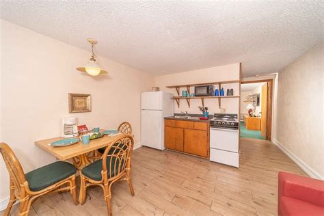 STEINHATCHEE RIVER INN AND MARINA - Motel Reviews, Photos, Rate ...