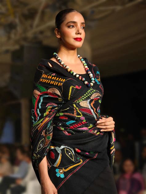 Kaantha Tribal Faces Pashmina Shawl - Buy Kashmiri Shawl online at Best ...