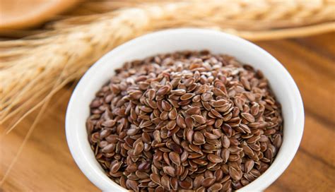 6 Effective Home Remedies for Swollen Feet And Ankle - lifeberrys.com