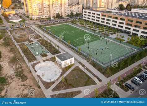 School Sports Field 的图像结果