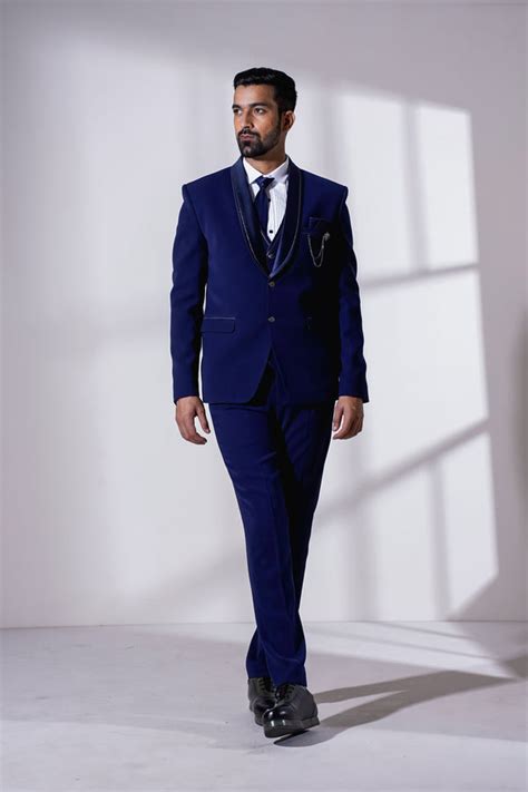 Premium Sherwanis & Suits – 15% OFF First Order | Rajwada