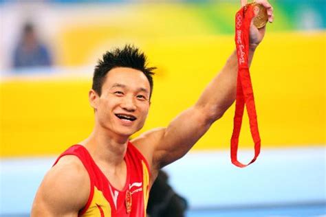 图文-体操男子全能杨威夺冠 奥运金牌牢牢在手_体操-体操_2008奥运站