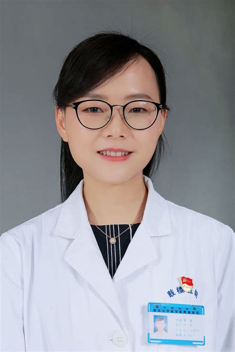 南京大学医学院教师魏嘉荣获第 24 届“中国青年五四奖章” 从医12年零投诉，她和团队的研究成果将晚期胃癌治疗有效率提高14%