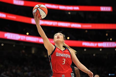 挑衅回怼球迷还是无心之举，李梦WNBA身穿3号球衣引发巨大热议_腾讯新闻