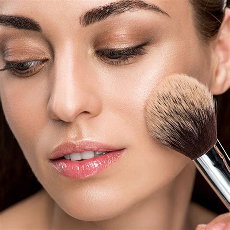 Sweat-Proof Makeup Tips to Beat Humidity – Faces Canada