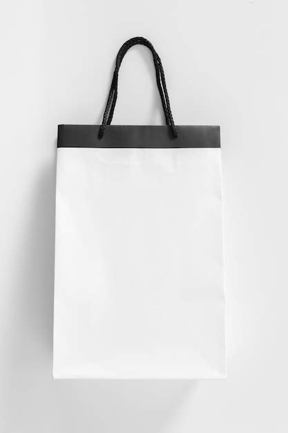 White blank shopping bag isolated | Premium Photo