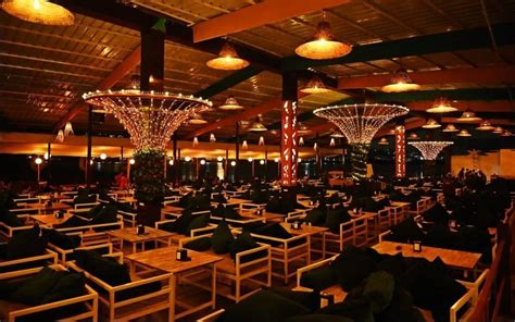 Have A Date Of Your Dreams At These Beautiful Restaurants By The Lake ...