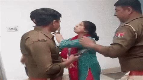 Rajasthan: थाने में महिला वकील और पुलिसकर्मियों के बीच धक्का-मुक्की ...