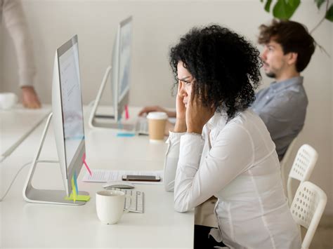 कंप्यूटर का ज्यादा इस्तेमाल आंखे ही नहीं इन बॉडी पार्ट्स को भी पहुंचा ...