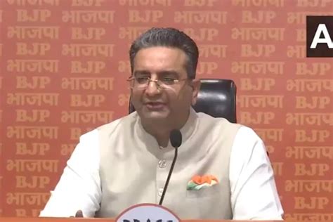 BJP targets Congress over Bofors scam, demands resignation of Sonia, Rahul