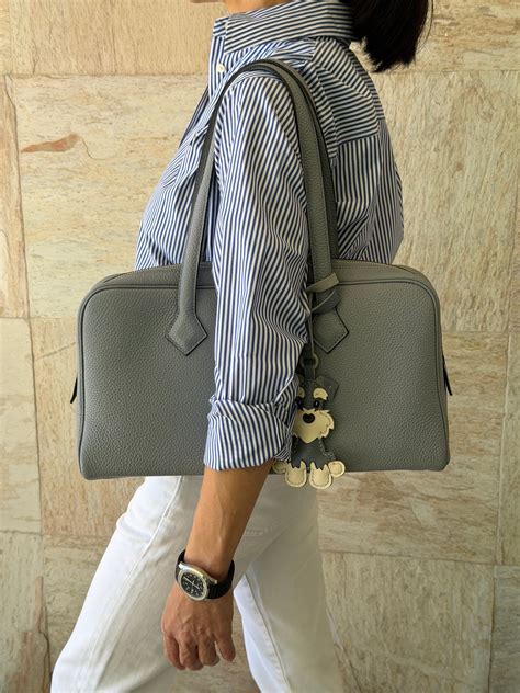 Victoria Slim Tote – Things Remembered PH