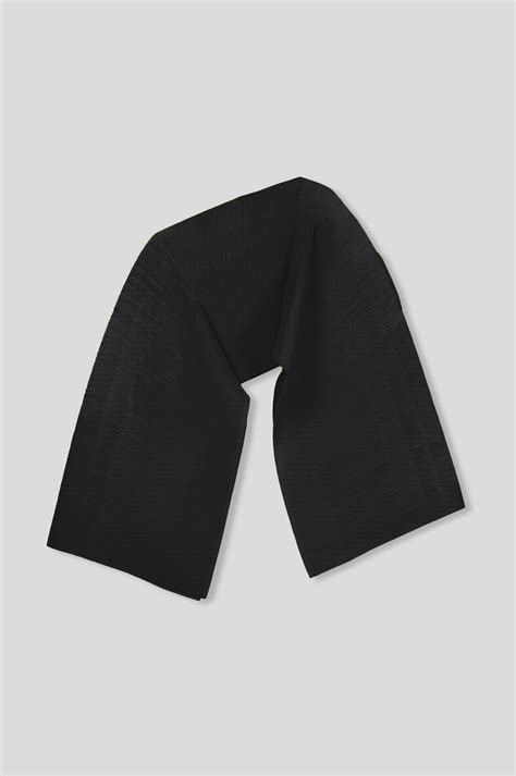 Pleated Long Poncho – PAYAL KHANDWALA™