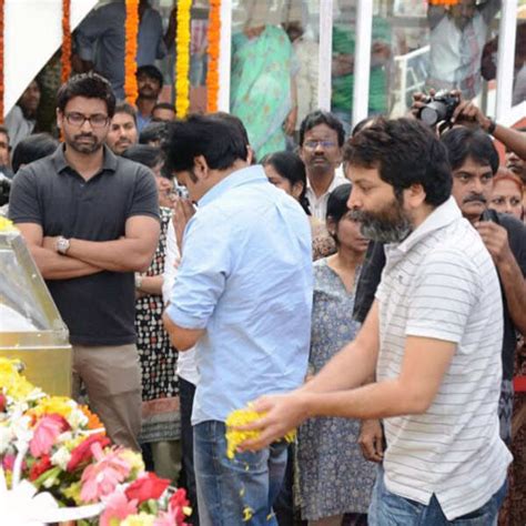 Trivikram Srinivas pays his last respect to legendary actor Akkineni ...