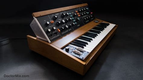 Moog Source Vs Minimoog 的图像结果