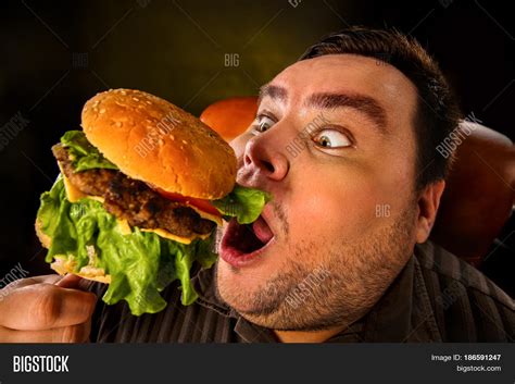 Fat Guy Eating Burger : Hungry Fat Man Eating Burger Side View ...