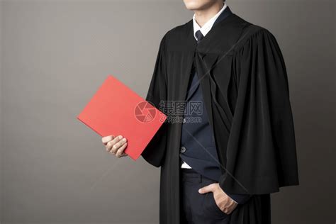 毕业男子拿着红色证书高清图片下载-正版图片307222110-摄图网