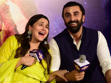 Ranbir Kapoor & Alia Bhatt Discuss Their 'New Home' In Steel Bar Ad ...