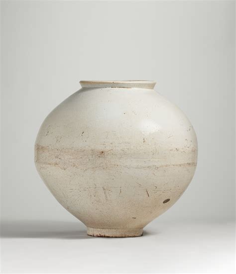 A mysterious and delicate beauty: Korean moon jars | Christie's