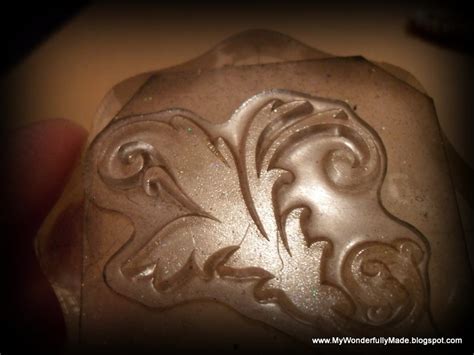 Using Embossing Powder On Glass 的图像结果