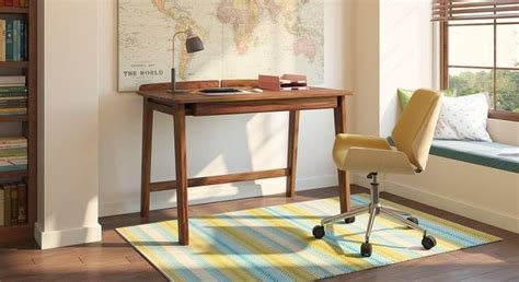 ಅಧ್ಯಯನ ಕೋಷ್ಟಕಕ್ಕಾಗಿ ವಾಸ್ತು - ಸರಿಯಾದ ನಿರ್ದೇಶನ, ಸಾಮಗ್ರಿಗಳು, ಪ್ರಯೋಜನಗಳು ...