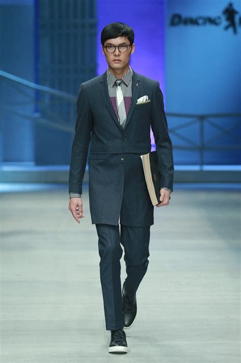 Dancing Wolves 的图像结果