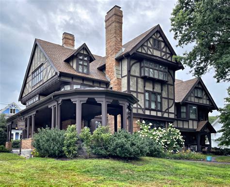 Tudor Revival – Buildings of New England