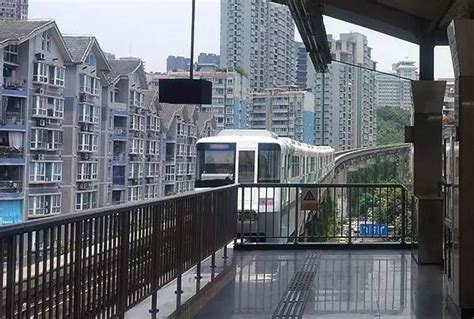 重庆轻轨二号线大渡口站下行方向列车进站视频 _网络排行榜
