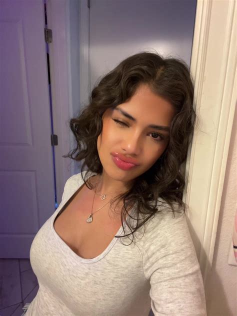 Victoria Jaimes (@victoriajaiimes) - Urlebird