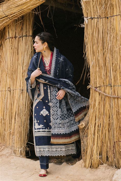 Qalamkar Marahil Luxury Lawn Collection 2022 – Rua ft. Hania Aamir ...