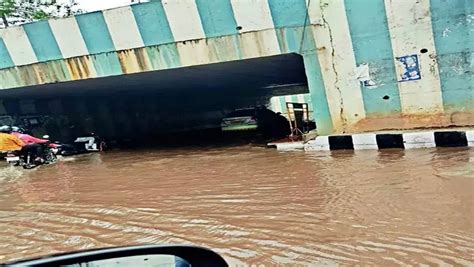 Woman staff of IT firm drowns after car gets stuck in neck-deep water ...