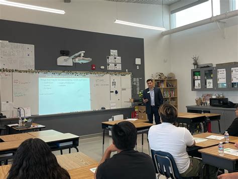 El Sol Academy Avanzando Through College | 🎓 Exciting news! Join us for an enlightening session ...